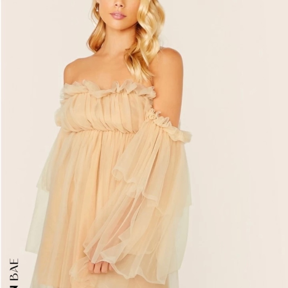 BRAND NEW NEVER WORN! Perfect for engagement photos.